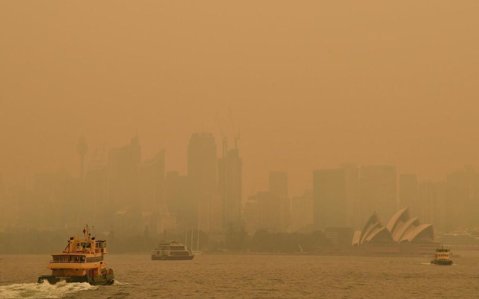 Sydney suffoquant sous les fumées des incendies qui dévastent le bush australien est un des symboles de l’urgence climatique